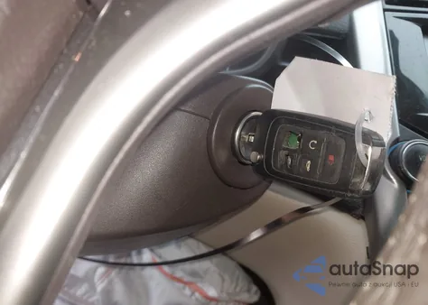 2015 Chevrolet Malibu z USA, uszkodzony, nr VIN 1G11G5SX0F2334137